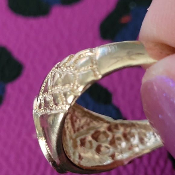 Signet mens initial "M" 10 kt. gold nugget ring - Picture 13 of 17